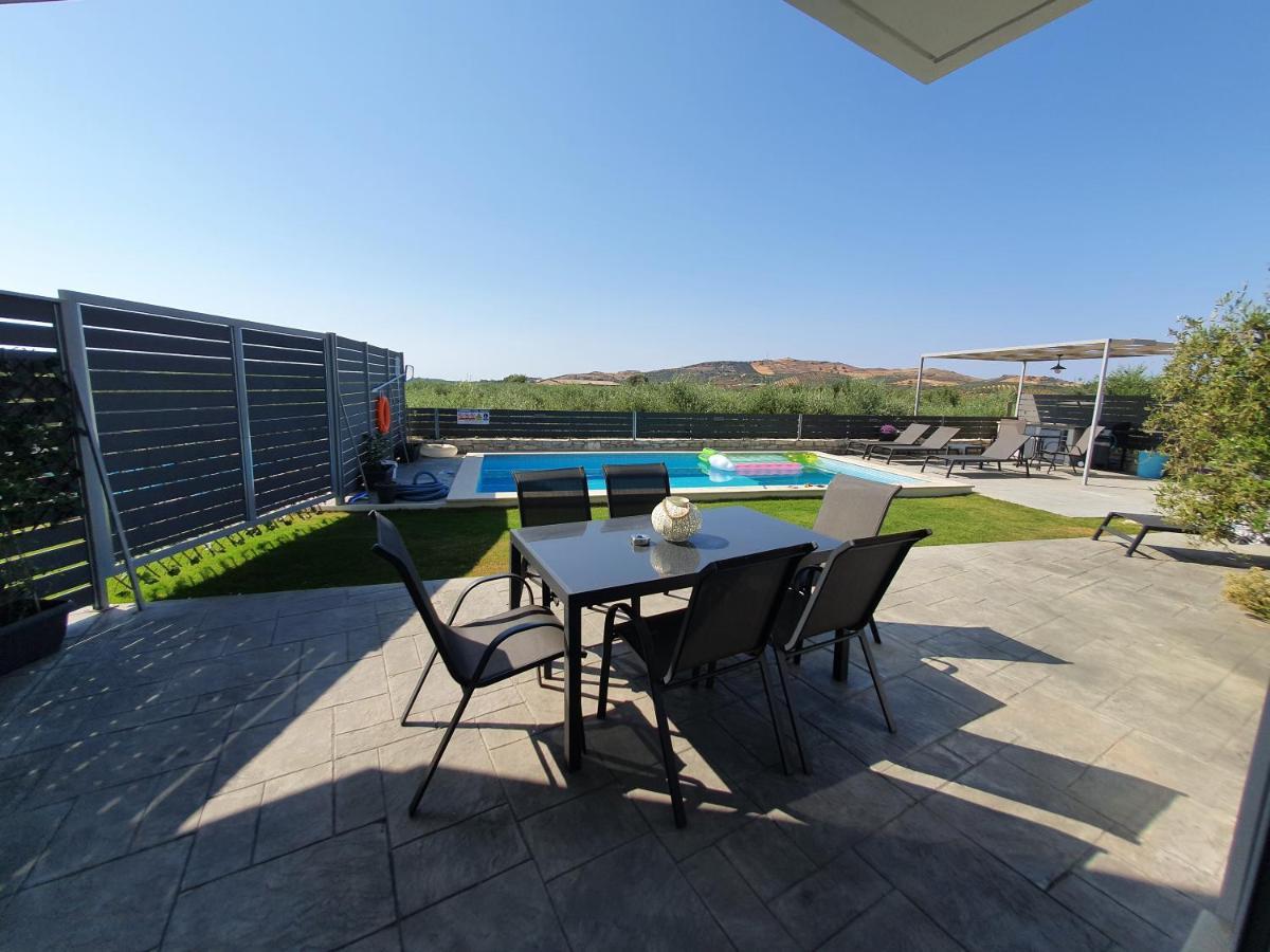 Villa Sheila With Private Pool Roumelí Exterior foto